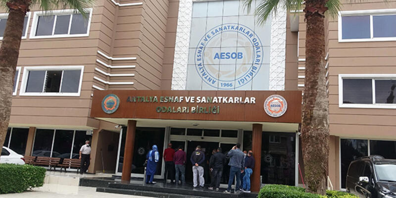 Son dakika! Antalya Esnaf ve Sanatkarlar Odaları Birliği binasına bomba ihbarı