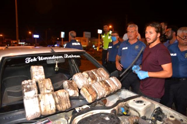 Sürücüsünün polise çarpıp kaçtığı otomobilden 16 kilo esrar çıktı