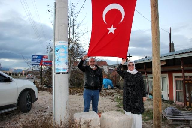 Türk bayrağı yenisiyle değiştirildi