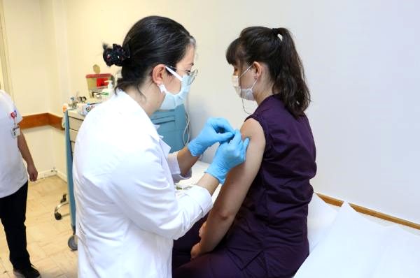 Türkiye'de 5 gün önce yapılan korona aşısından ilk bulgular geldi: Ciddi yan etki yok