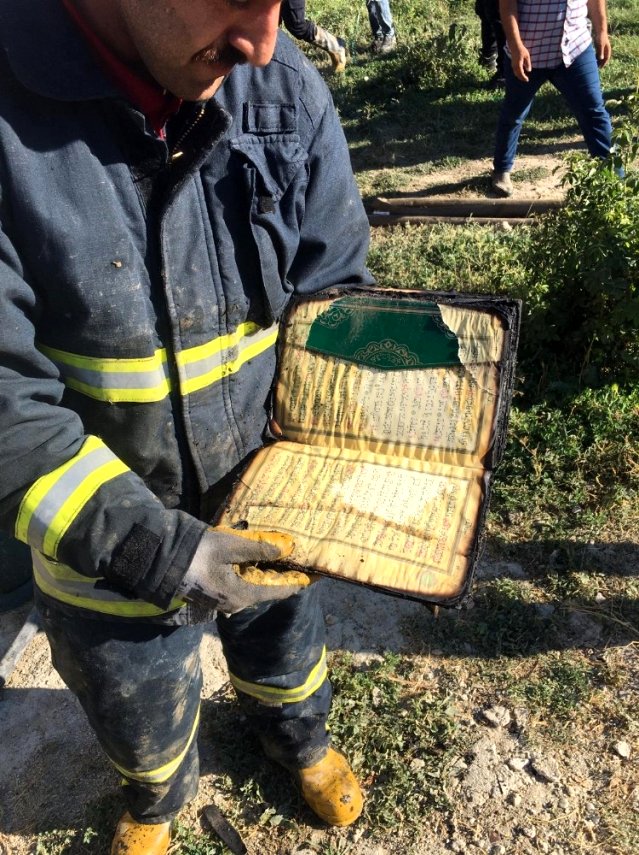 Van'da çıkan yangında eşyalar kül olurken, bir tek Kur'an-ı Kerim'in yanmaması büyük şaşkınlık yarattı