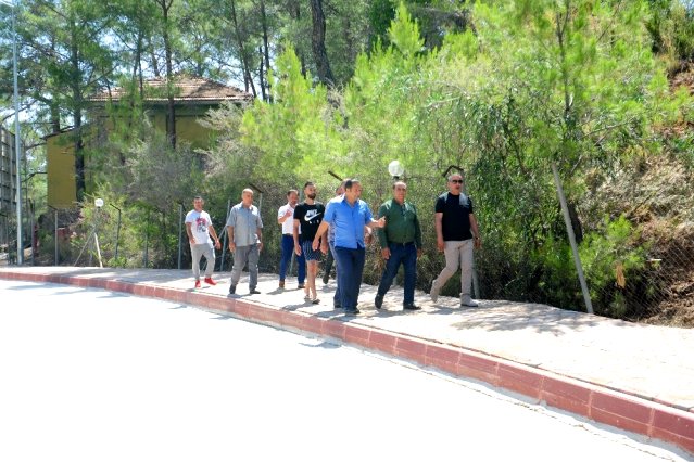 Vatandaşın geçmeye korktuğu yol yeniden yapılıyor