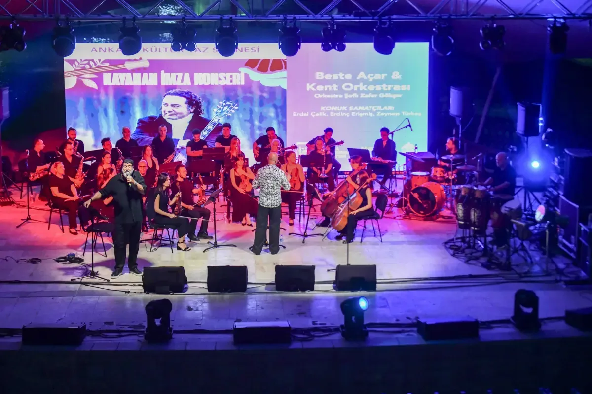 Başkentliler "Kayahan İmza Konseri"nde buluştu