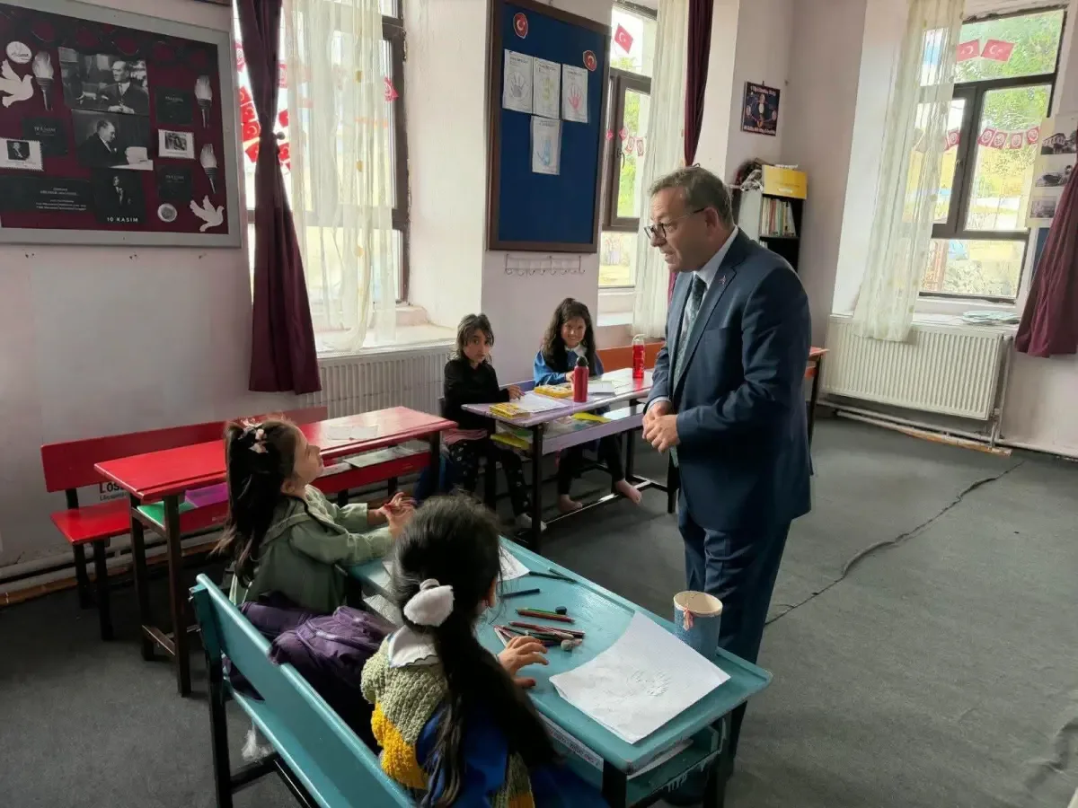 Vali Ziya Polat’tan köy okullarına ziyaret