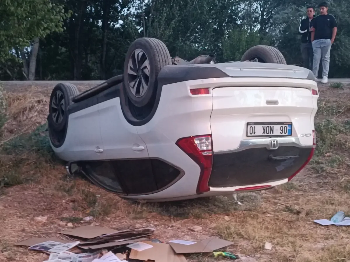 Takla atan araçtan 3 kişi hafif yaralı kurtuldu