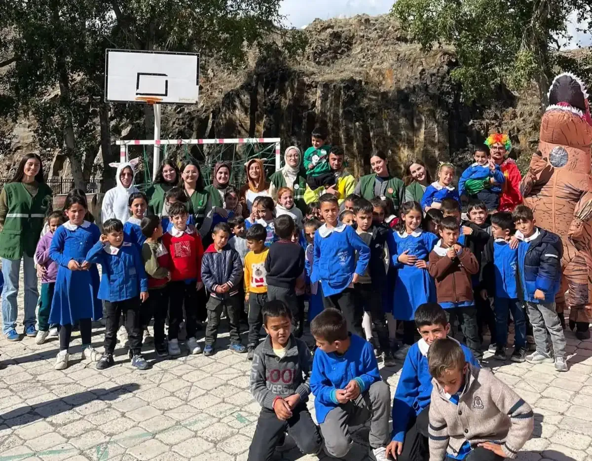 Yeşilay’dan köy okulunda çocuklara özel etkinlik