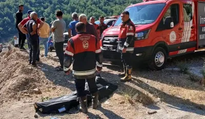 Virajı alamayan motosiklet sürücüsü uçuruma yuvarlandı: 1 ölü