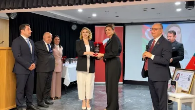 Ayten Rehimova’ya Ganire Paşayeva anısına plaket ve onur belgesi