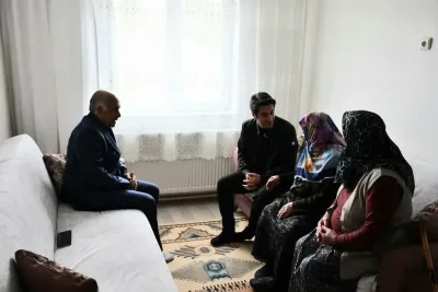 Sarıkamış Kaymakamı Aslantatar’dan yaşlılar günü ziyareti